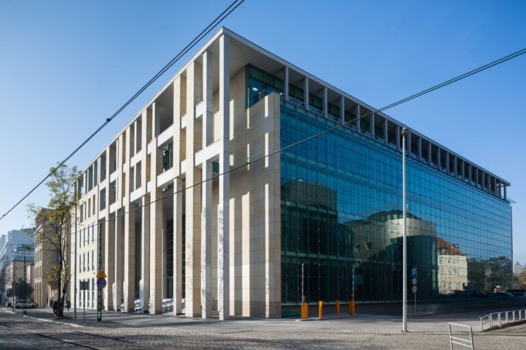 Budowa budynku Centrum Edukacyjnego Usług Elektronicznych