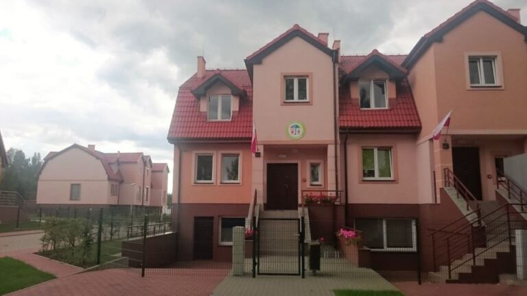 Budowa budynków 1-rodzinnych bliźniaczych i szerowych, ul. Suwalska