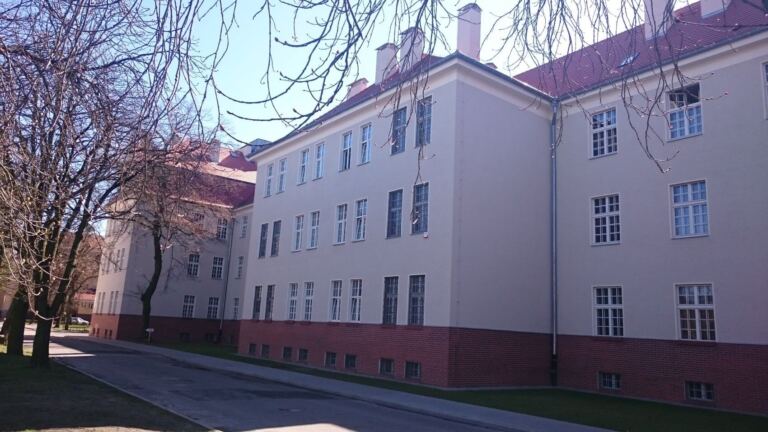 Remont dachu oraz elewacji bud. nr 8 i 19 CSW Ląd, ul. Wojska Polskiego