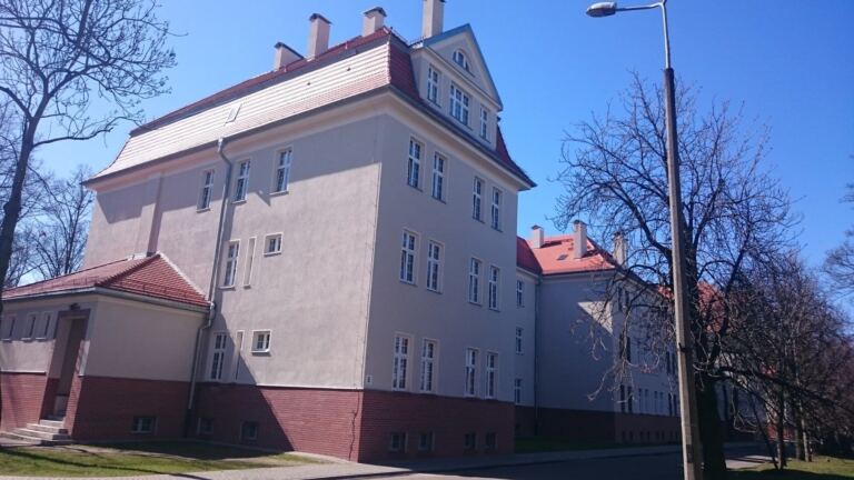 Remont dachu oraz elewacji bud. nr 8 i 19 CSW Ląd, ul. Wojska Polskiego