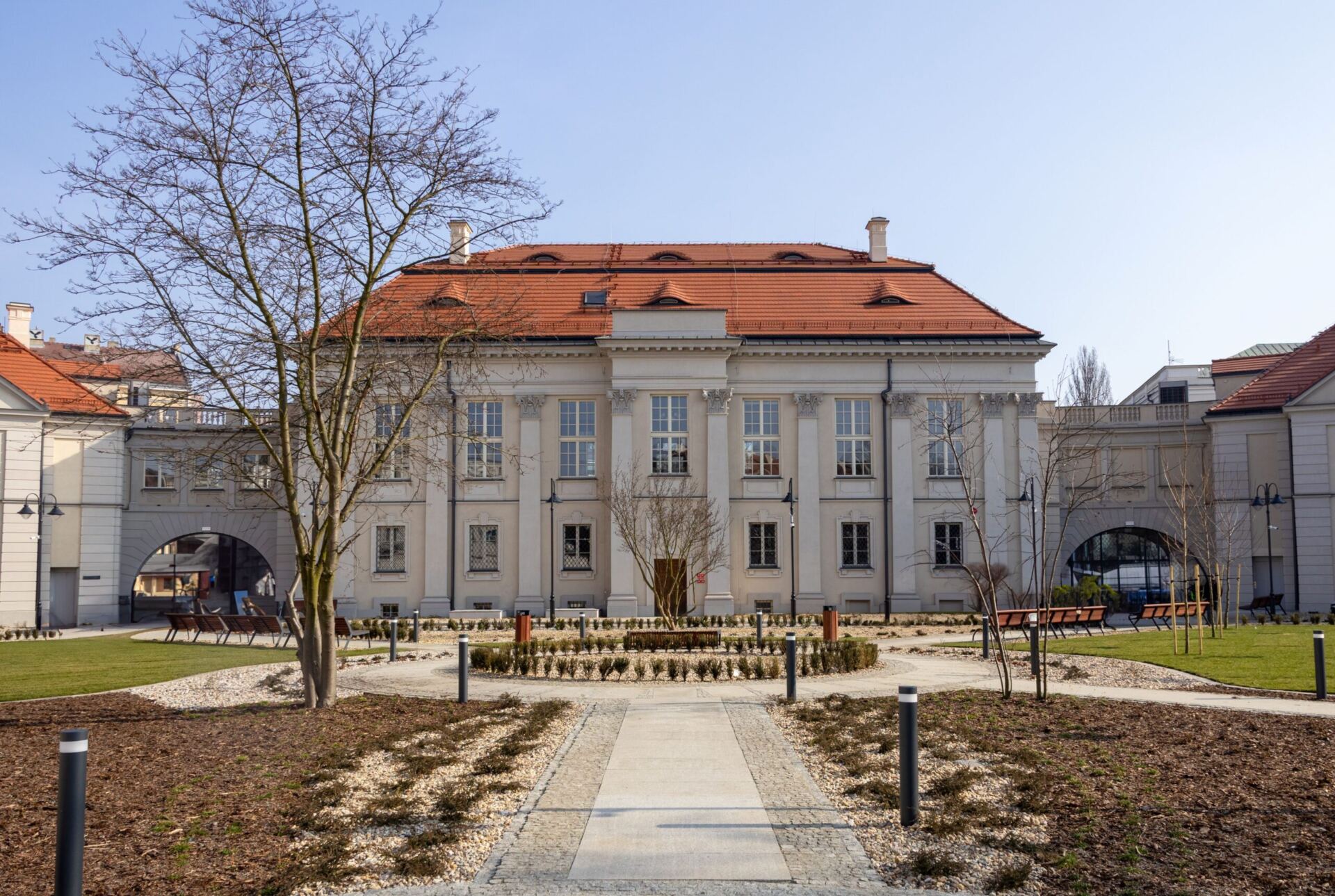 Adaptacja budynku na potrzeby administracyjno-dydaktyczne Akademii Kaliskiej