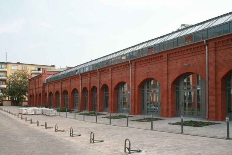 Przebudowa konserwatorska, lokale usługowe, ul. Wojskowa 6