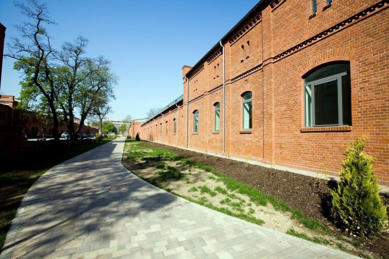 Przebudowa konserwatorska, lokale usługowe, ul. Wojskowa 6