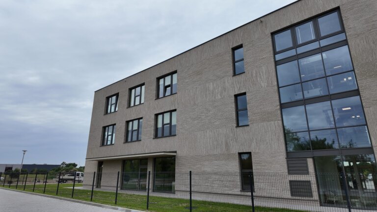Nowa szkoła w Poznaniu gotowa. Agrobex Budowa zrealizował budynek dla Fundacji STERNIK